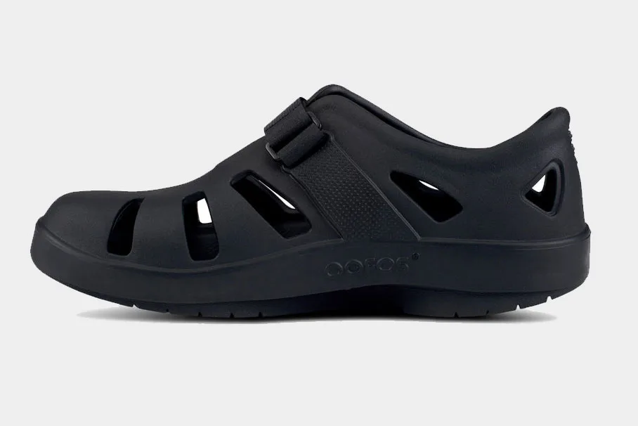 croc-alternatives-oofos-oocandoo-sandal