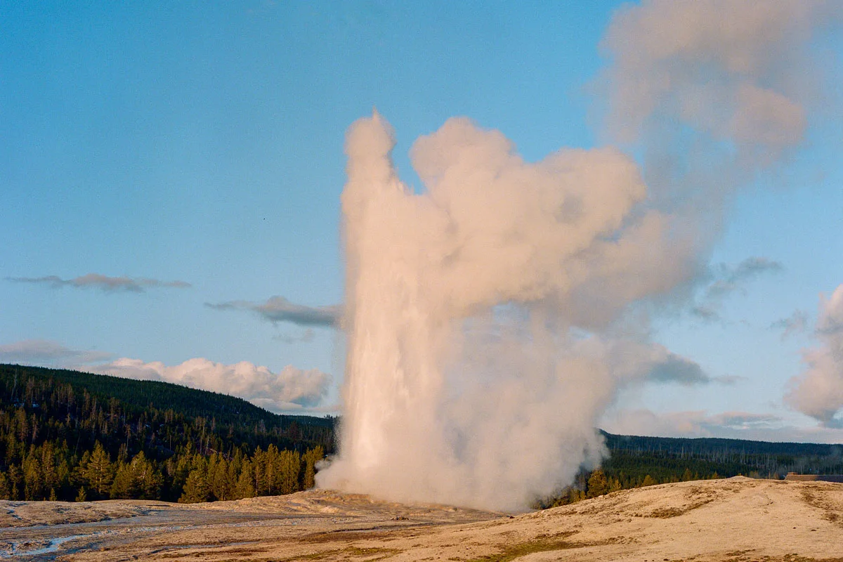 luis-ortega-yellowstone-geyser-8