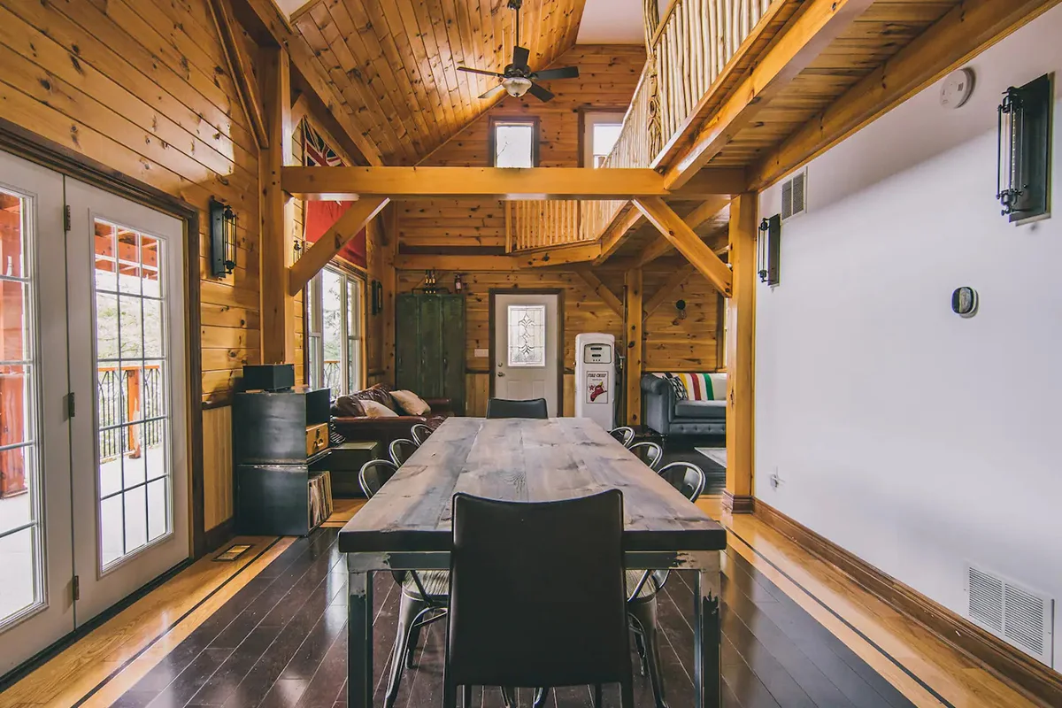 ontario-cabin-rentals-frontenac-cabin-interior