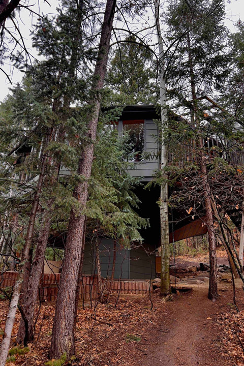 modern-treehouse-cascade-chipita-park-colorado