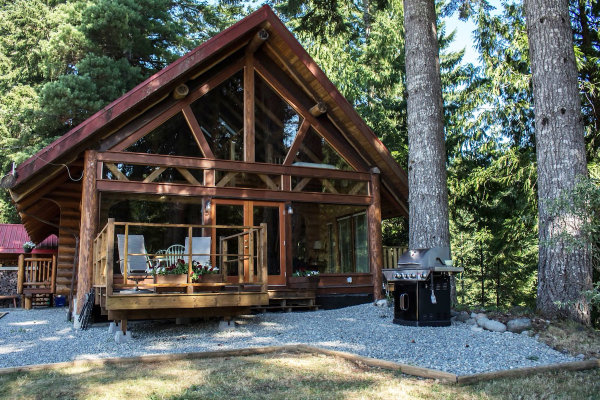vancouver-island-cabins-gorgeous-log-cabin-on-the-lake-&-dockspot