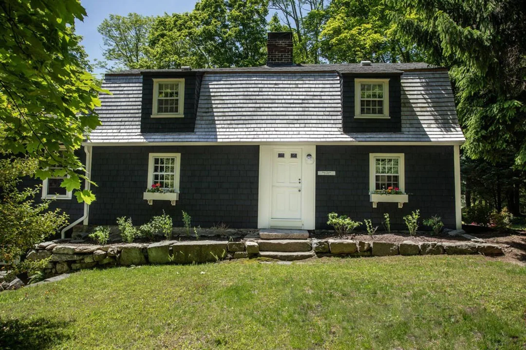 Rhode-Island-Cabins-Charlestown-Captains-Quarters-1