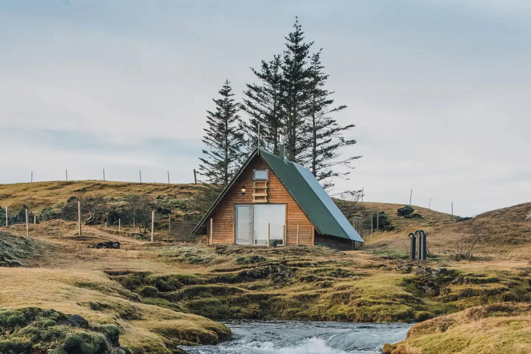 fossar-cabin-kirkjubajarklaustur-iceland