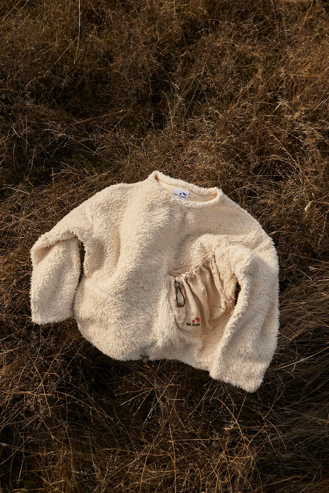 18East-x-Earth-Studies-2023-Collab-fleece