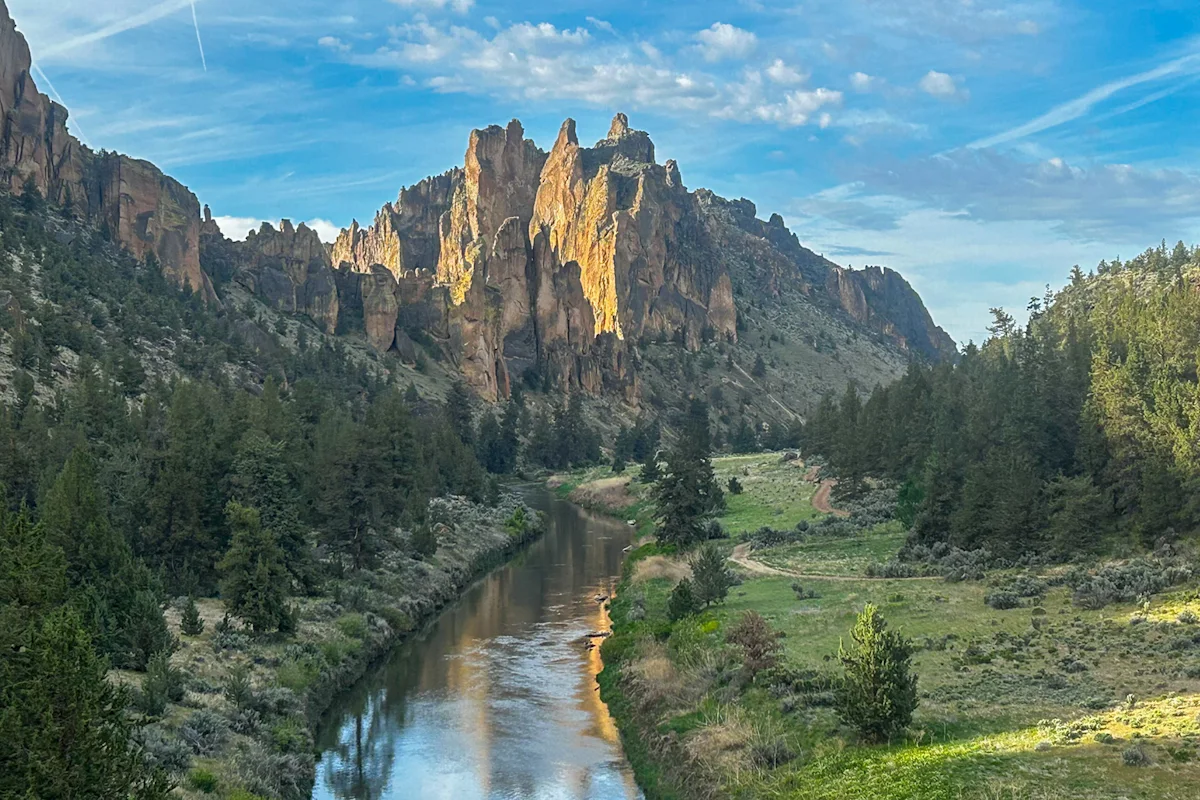 ling-oregon-parks-road-trip-smith-rock