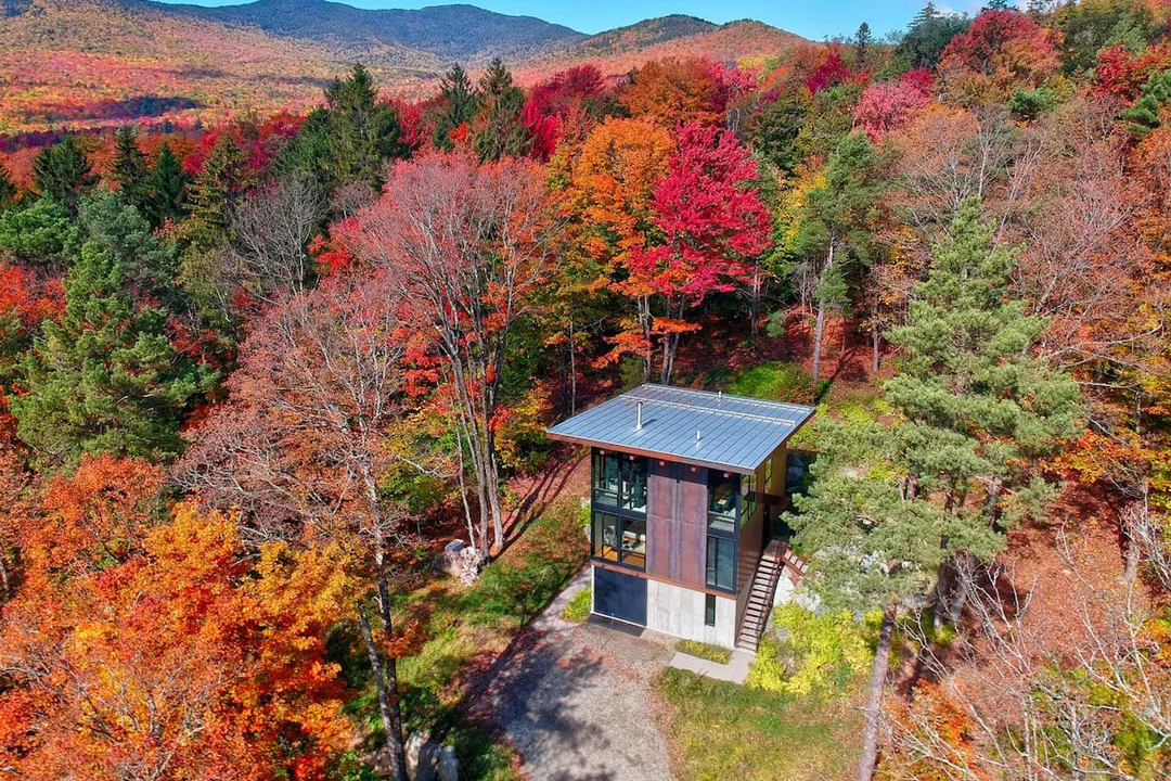 Northern-Vermont-Cabins-Stowe-Sterling-Treehouse-1