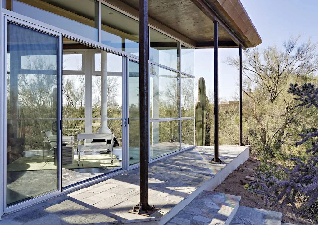 Desert-Beauty-Glass-Cabin-Best-Glass-Cabins-1