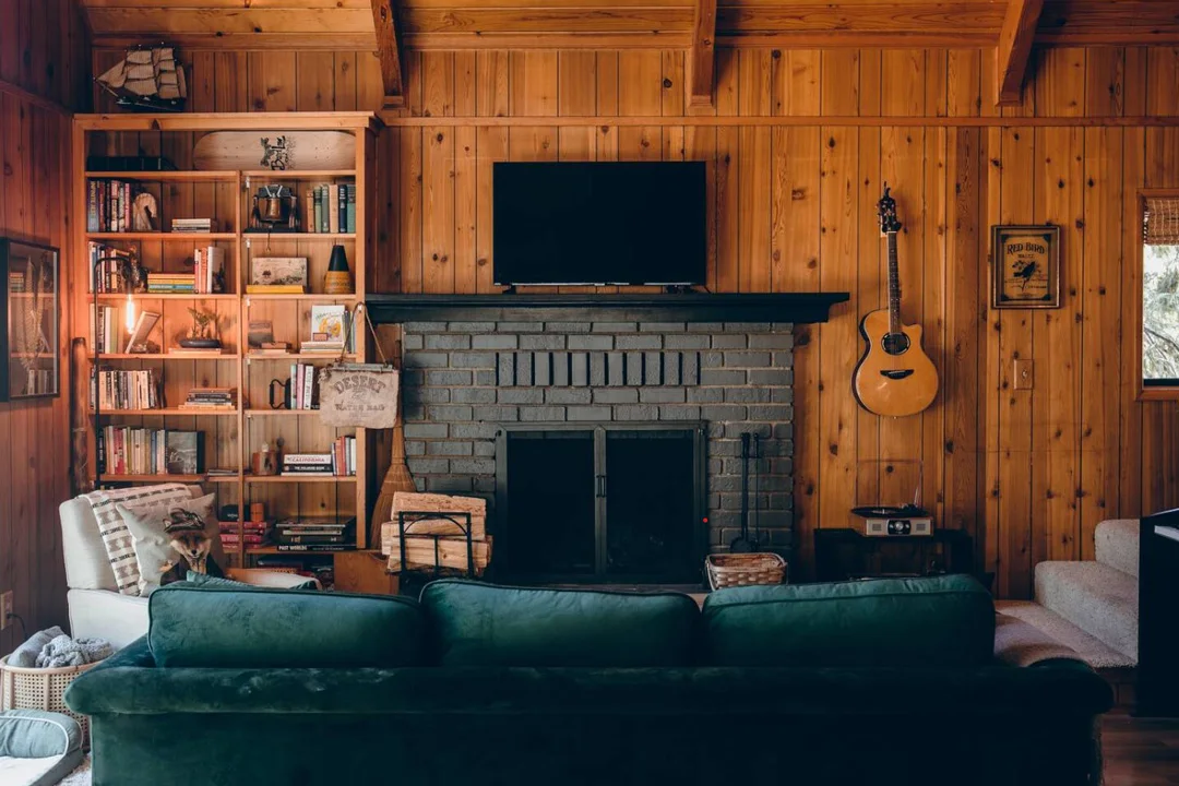 whiskey-creek-cabin-idyllwild-pine-cove-california-fireplace