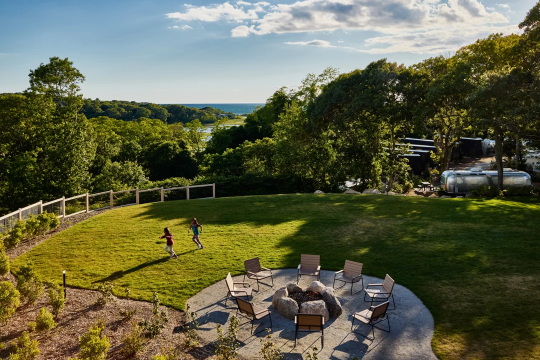 autocamp-massachusetts-cape-cod-clubhouse-yard