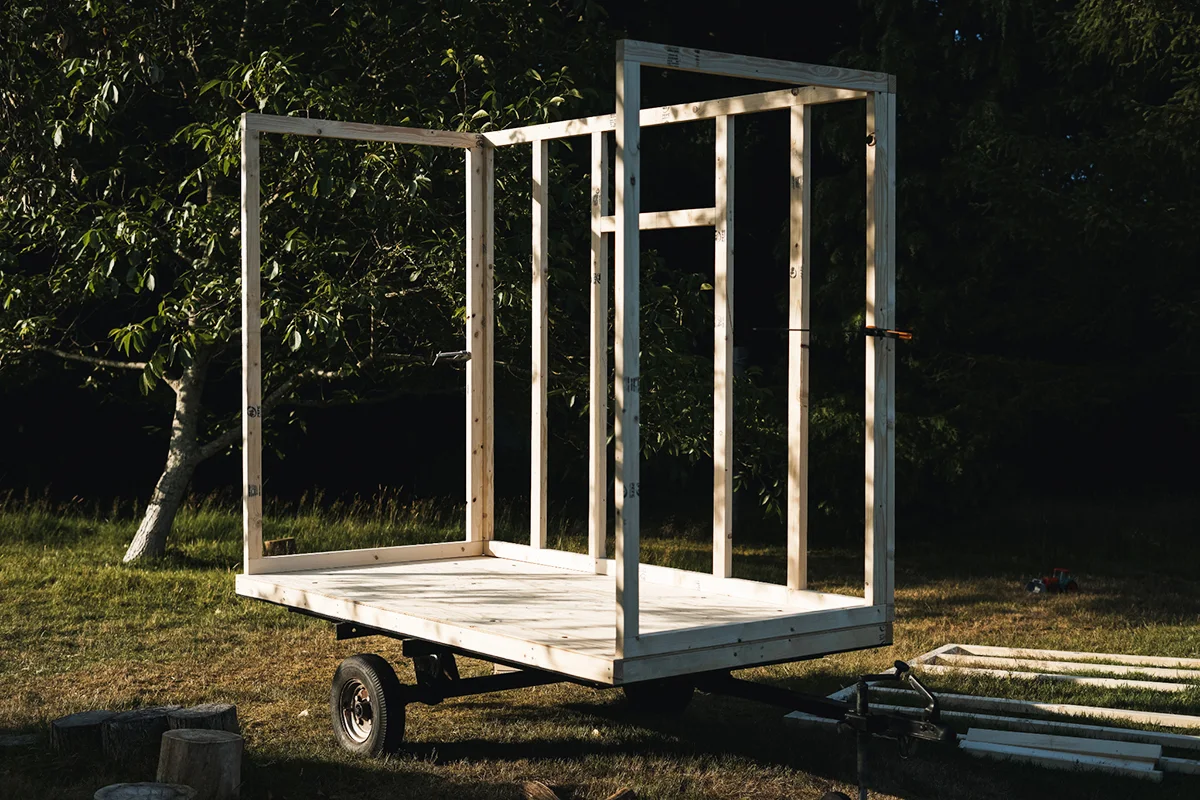 Misc-Adv-Micro-Cabin-Fieldmag-3