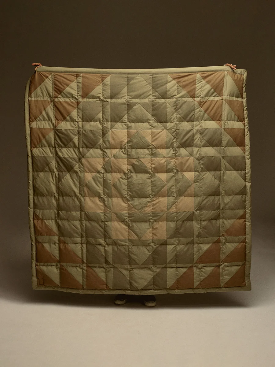 eddie-bauer-buck-mason-cascade-down-barn-quilt-model