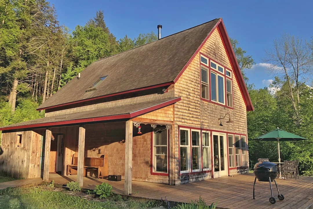 Northern-Vermont-Cabins-Granville-Breadloaf-Cottage-1