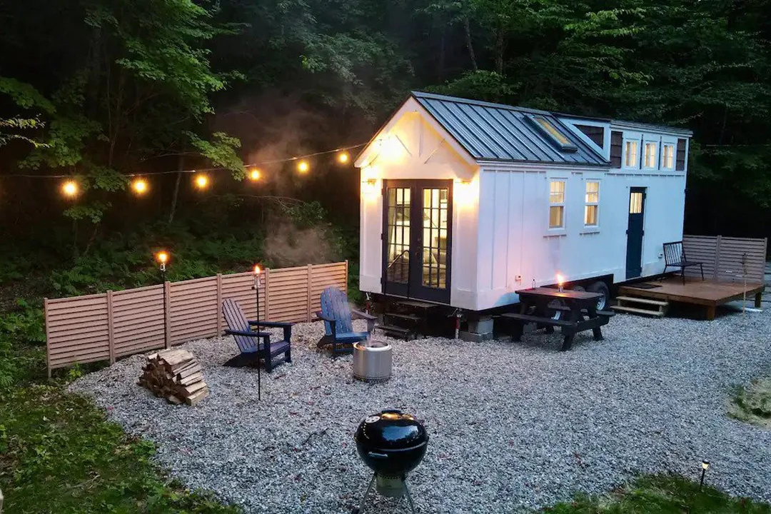 green-mountain-tiny-house-jamaica-vermont-exterior