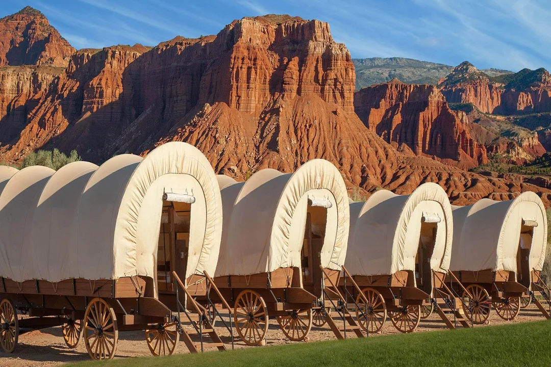 utah-torrey-capitol-reef-resort-exterior