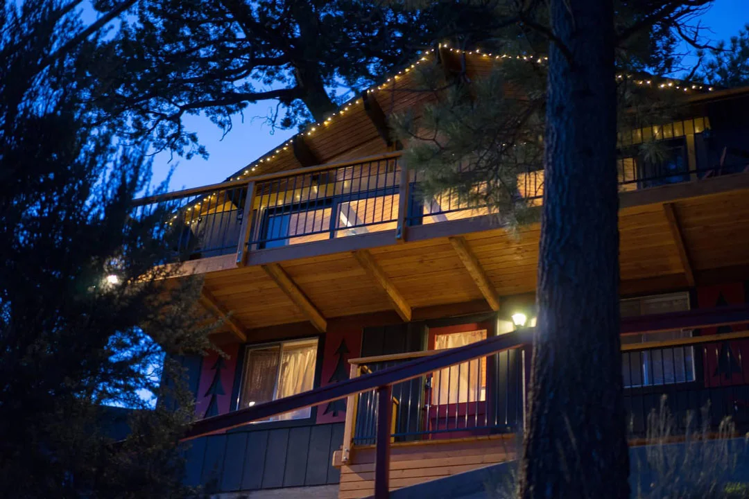 Big-Bear-Cabins-Stones-Treehaus-Chalet-3