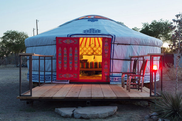 texas-glamping-marfa-cosmico-yurt