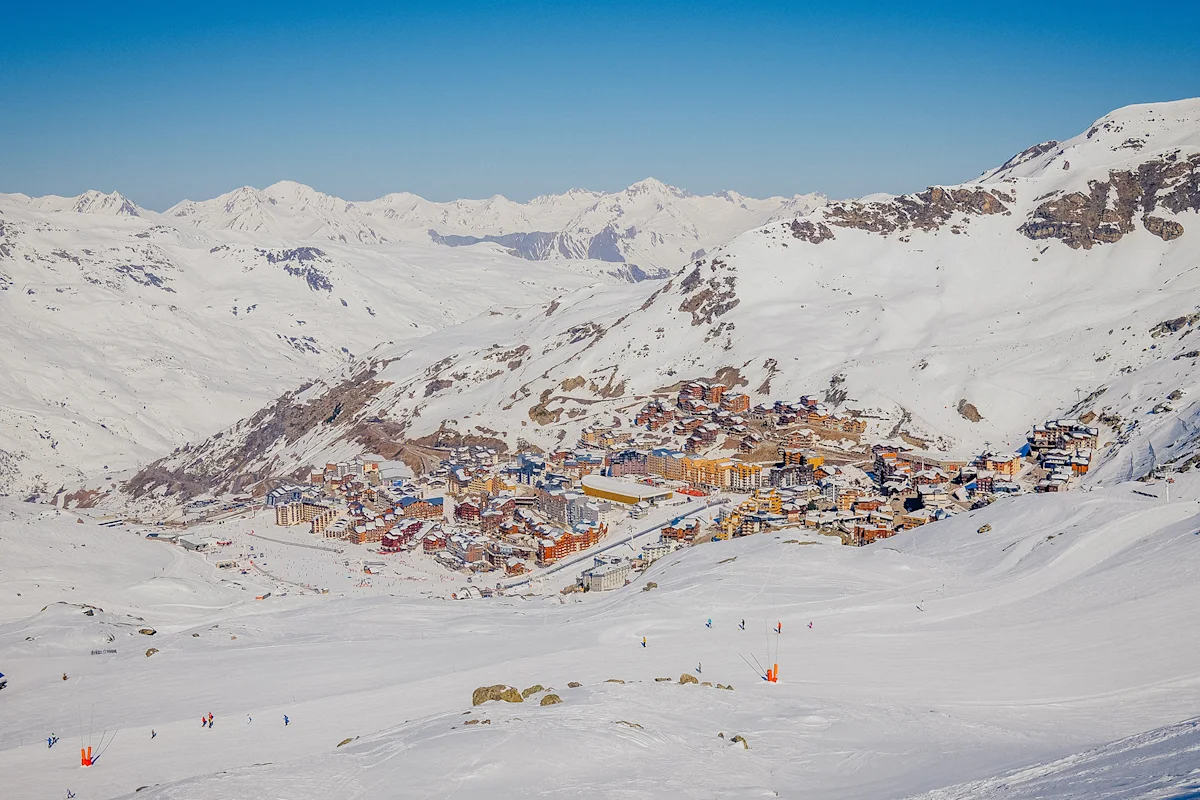 brent-rose-les-3-vallees-val-thorens-town-view