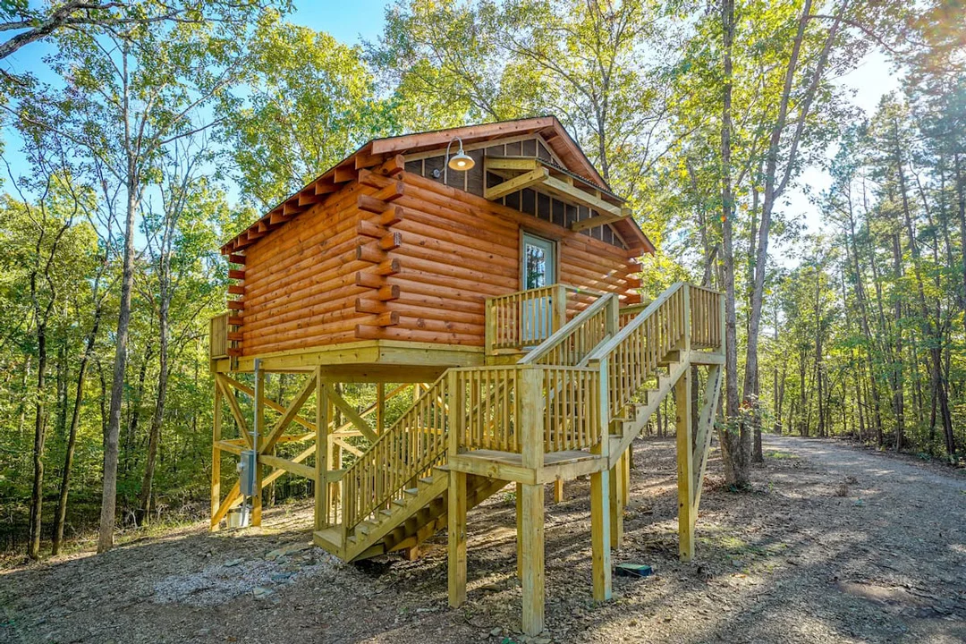 whispering-pines-treehouse-hot-springs-arkansas