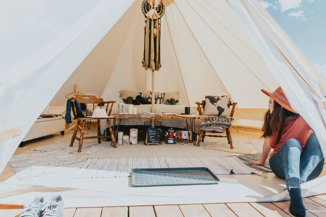 utah-canyonlands-national-park-stargazer-bell-tent-interior