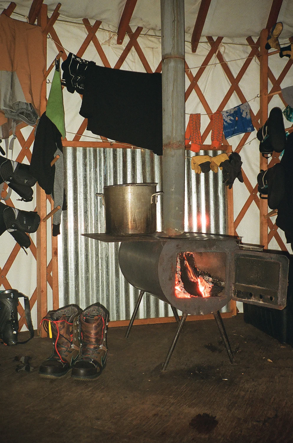 Bell-Lake-Yurt-Montana-Ski-FieldMag-13