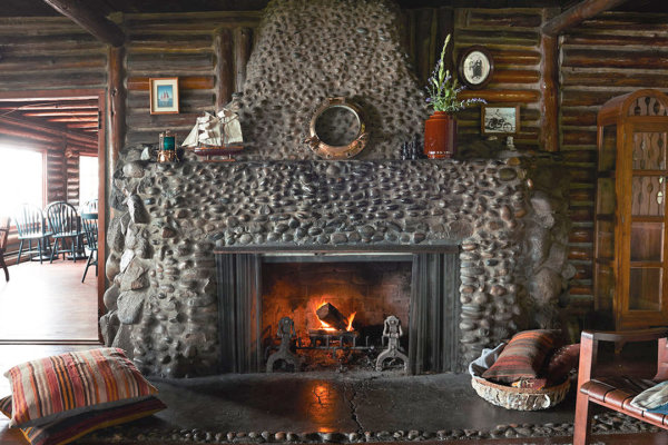 simple design fieldstone fireplace