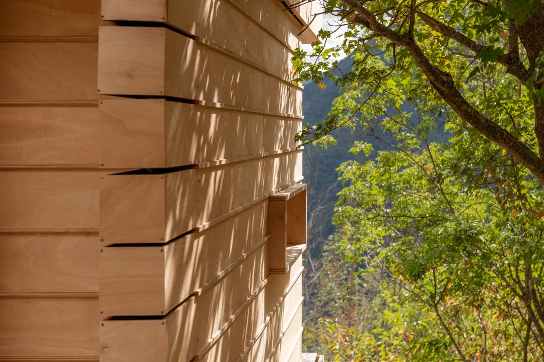 the-hermitage-cabin-italy-llabb-detail