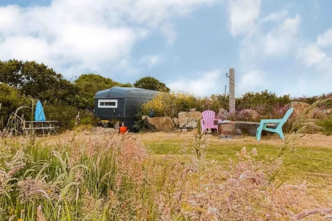 tiny-black-bean-trenoon-meadow-glamping-grade-cornwall-england