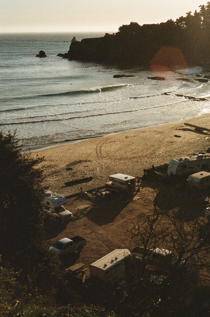 Rood-Northern-California-Vanlife-Beach-Campsite