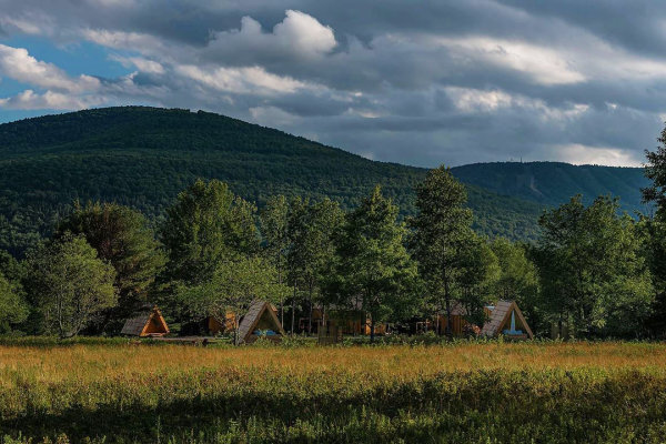 The 19 Best New York Glamping Spots for a Weekend Away