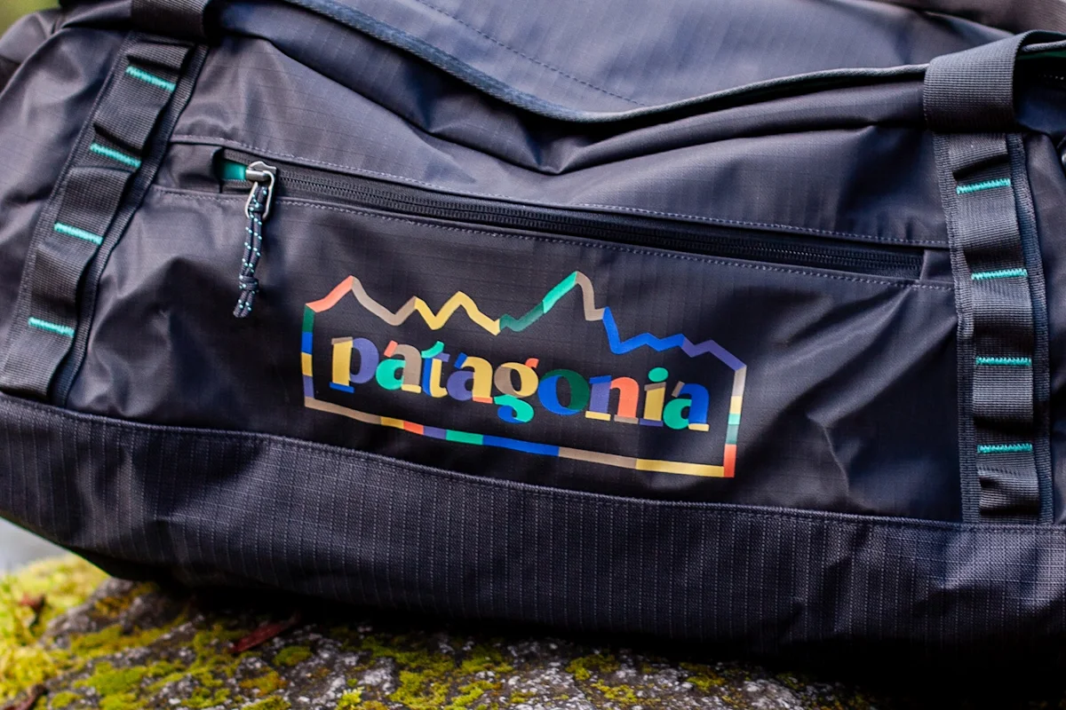 patagonia-black-hole-duffel-icon-new-logo