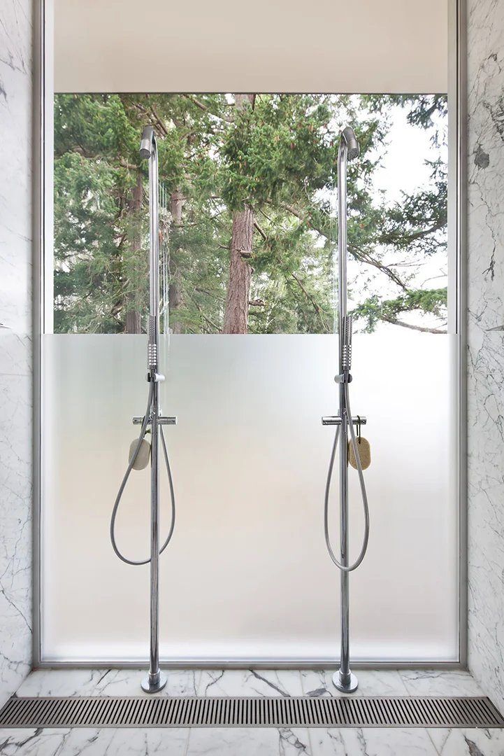 Heliotrope-Orcas-Island-North-Beach-House-shower
