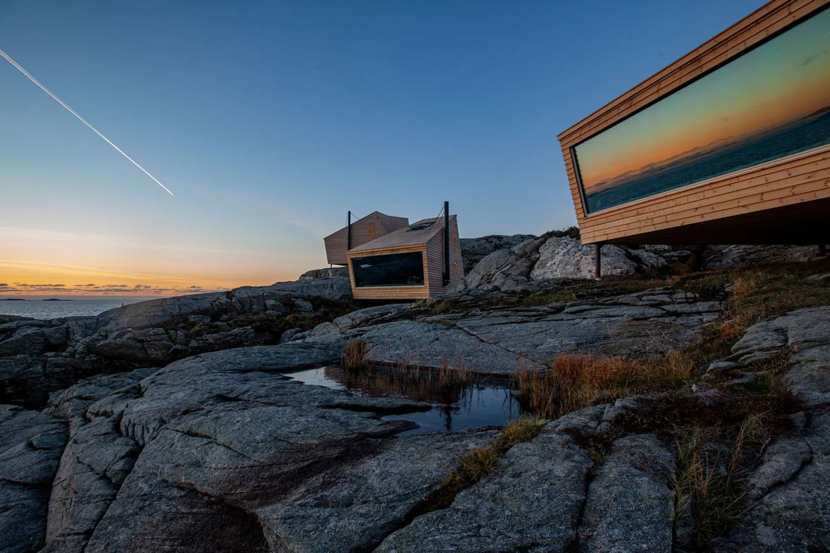 flokehyttene-cabins-sunset-2