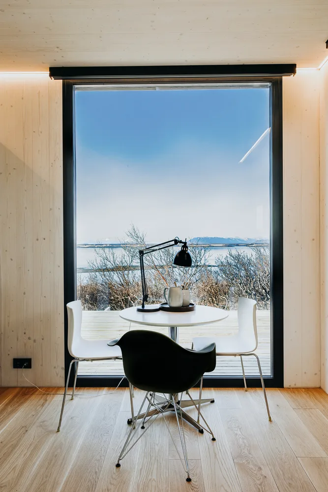 Manta-North-Iceland-Interior-Desk-FM
