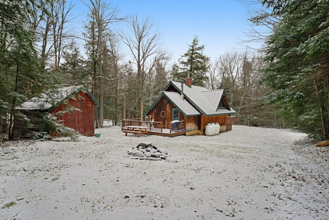 Southern-Vermont-Cabin-Wilmington-Secluded-Chalet-1