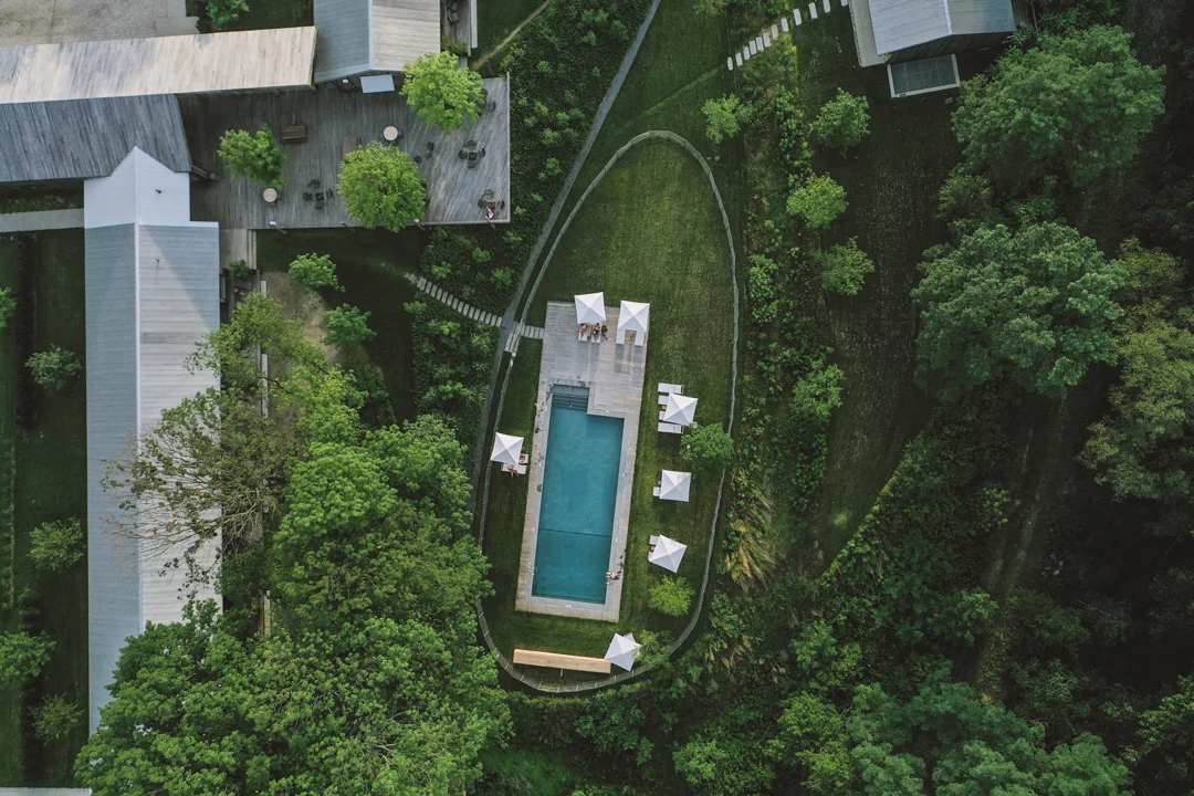 Tourists-Hotel-Massachusets-Berkshires-Site