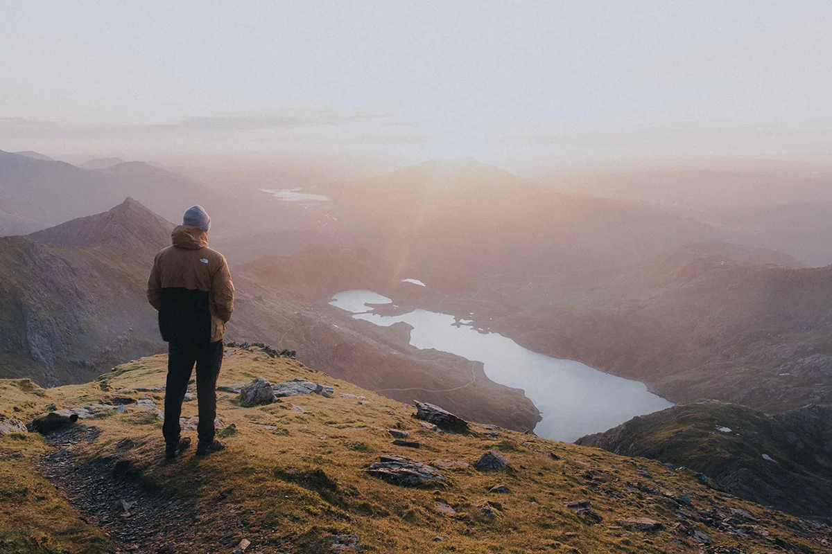 Pete-Elliot-Guide-Sunrise-from-Snowdon