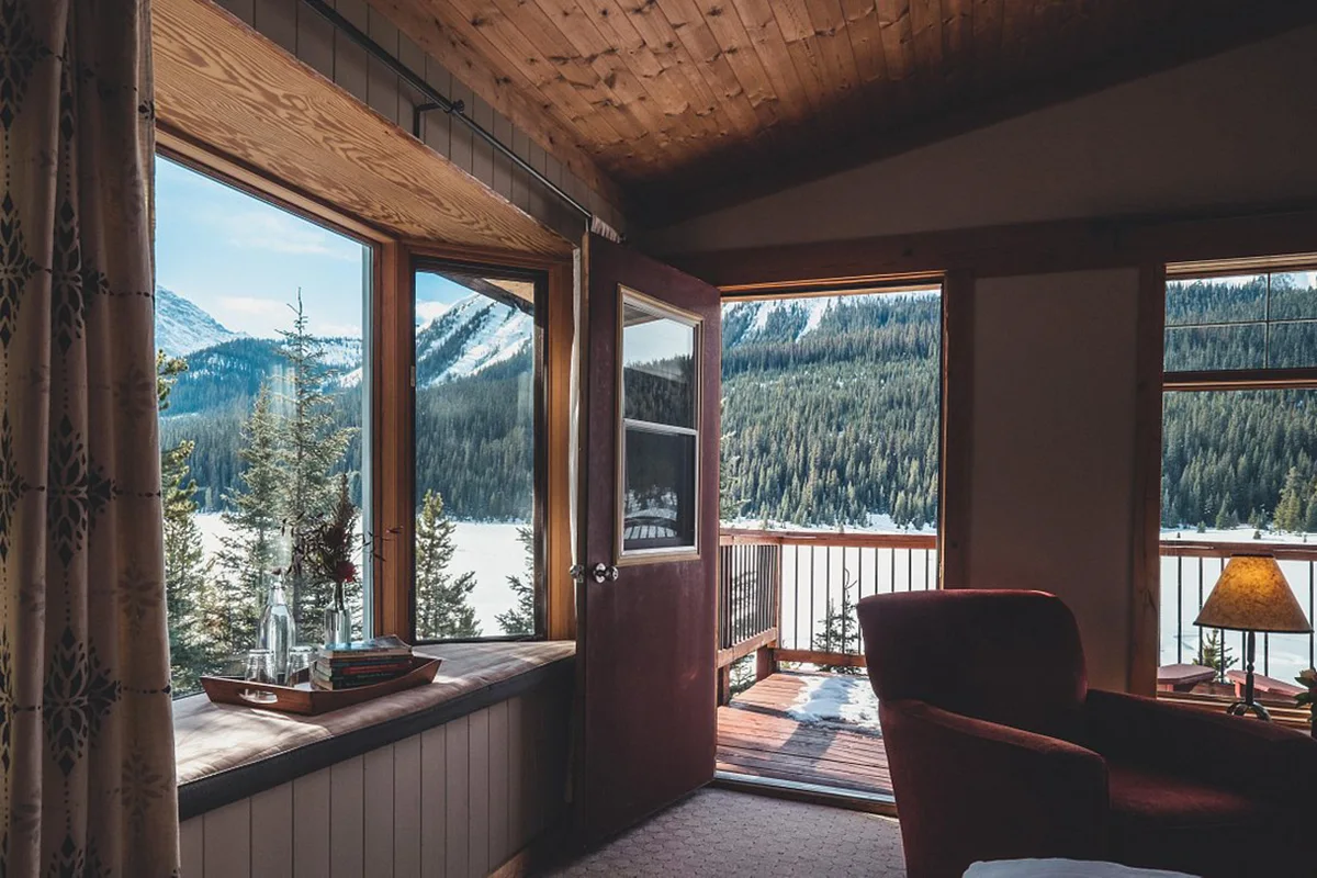 alberta-cabin-rentals-mount-engadine-lodge-cabin-interior