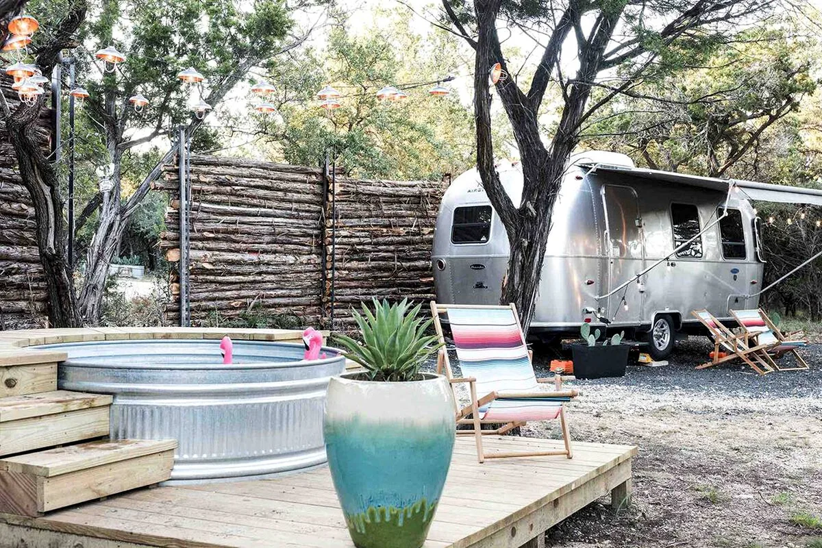 Airstream-Rentals-Glamp-in-TX-exterior