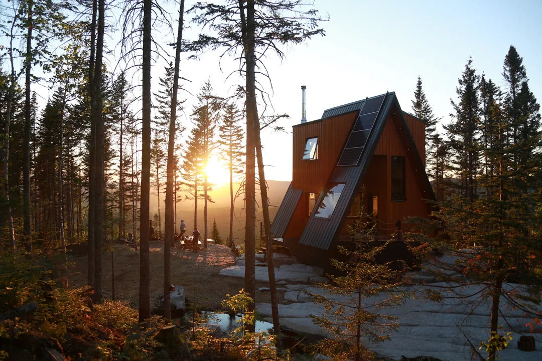 Le-Maelstrom-Lac-Beauport-Quebec-La-Cabin-1
