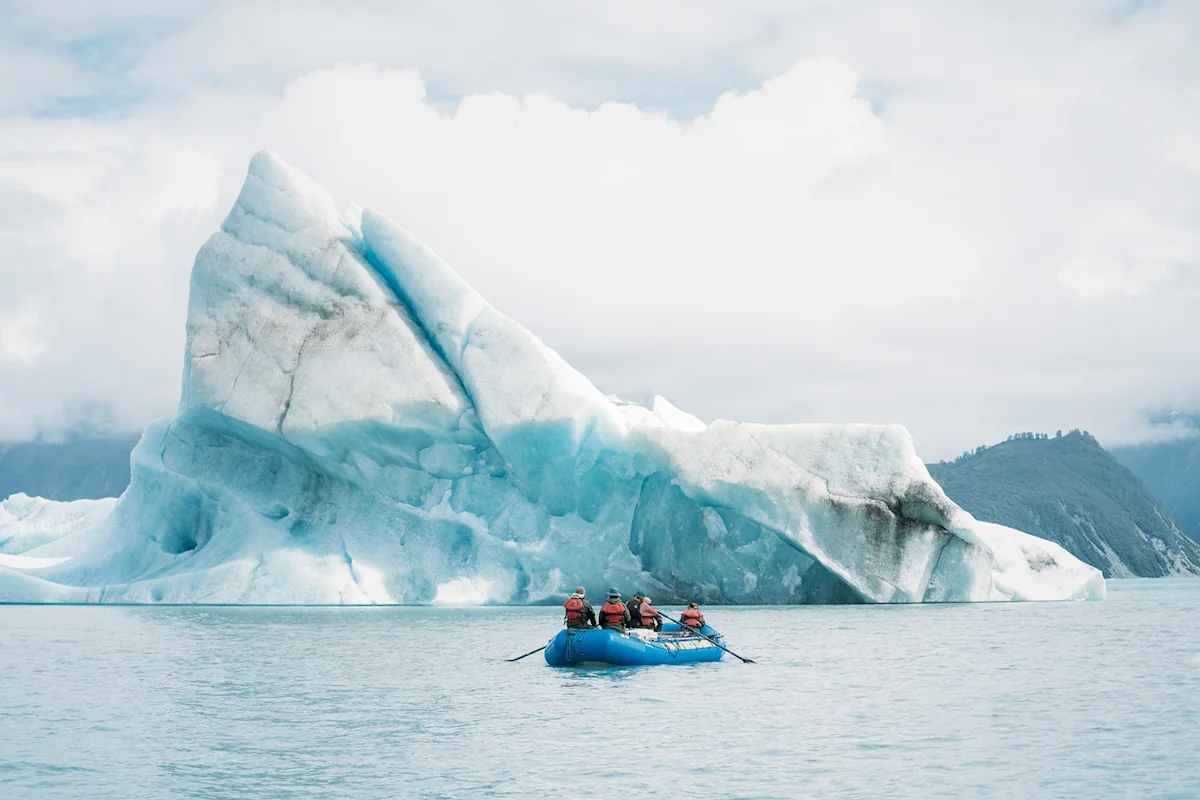 Fitzpatrick-Tatshenshini-River-rafting-iceberg