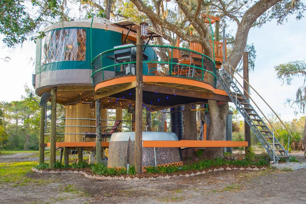 Florida-glamping-treehouse-exterior