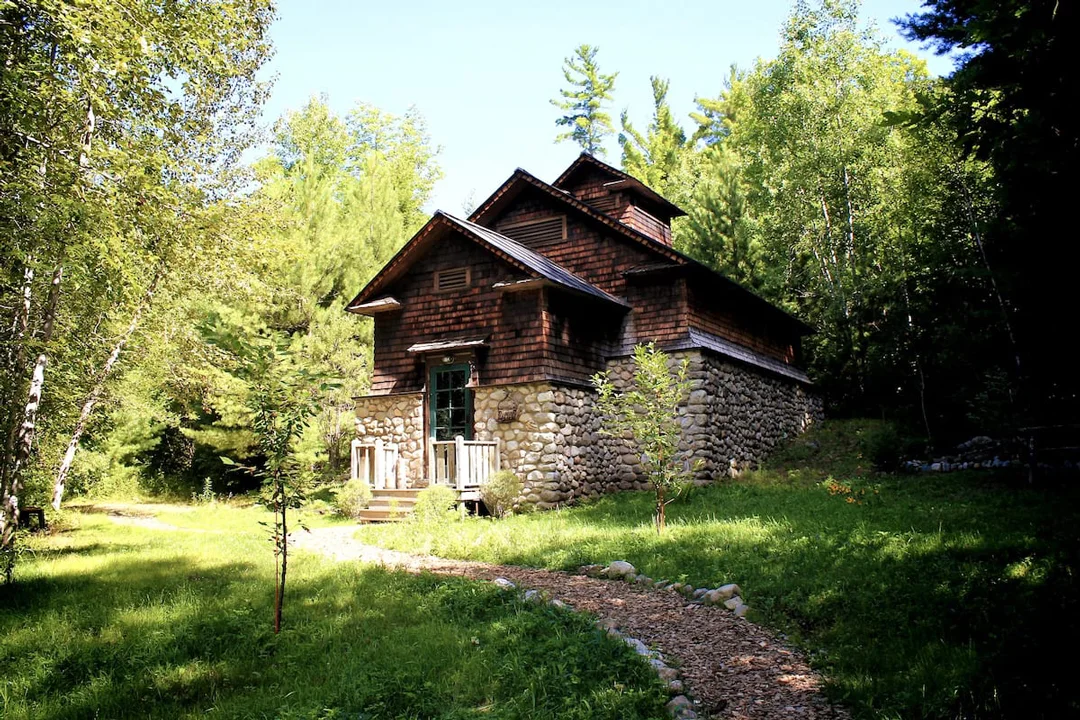 Adirondack-Cabins-Upper-Jay-Icehouse-1