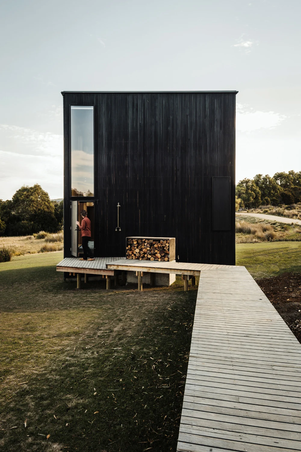 Tasmania-Taylor-Hinds-black-box-cabins-3