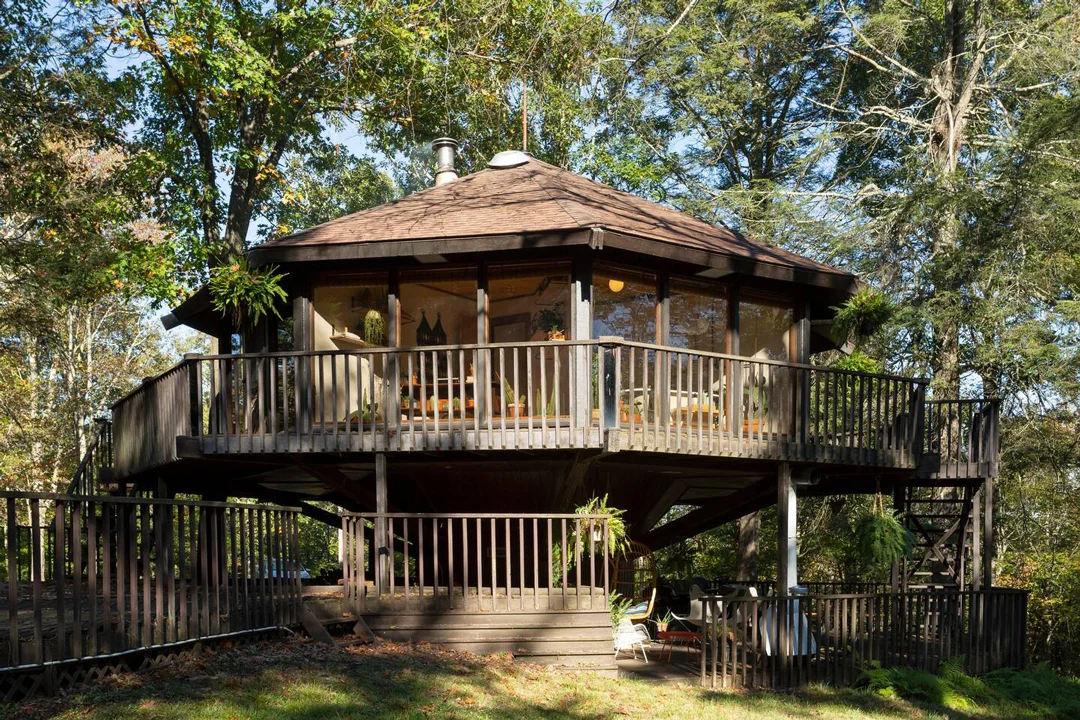 Pocono-Cabin-Rentals-BeachLake-Treehouse-Exterior