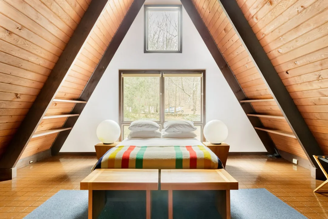 Hudson-Valley-Cabins-RedHook-AFrame-2