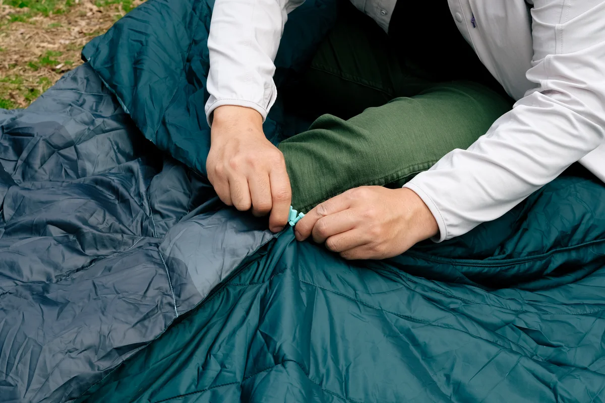 rumpl-wrap-sack-cape-clip