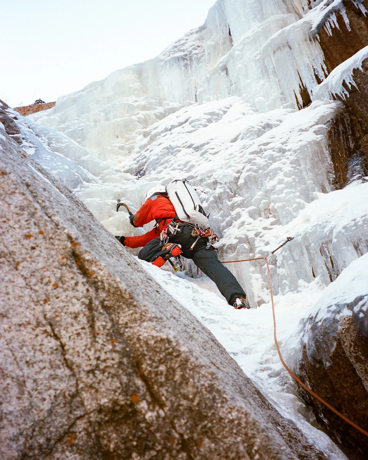 Palante-Snow-Pack-Danielle-Vilaplana-Climbing-Up