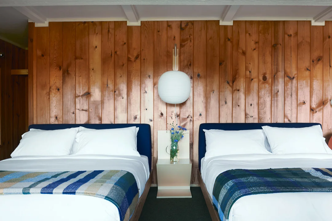 captain-whidbey-inn-washington-lagoon-room-beds