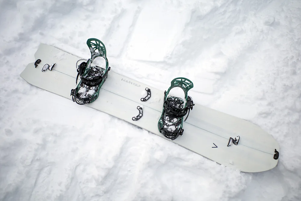 Gear Review: 2021 Union Expedition Splitboard Bindings & Skins
