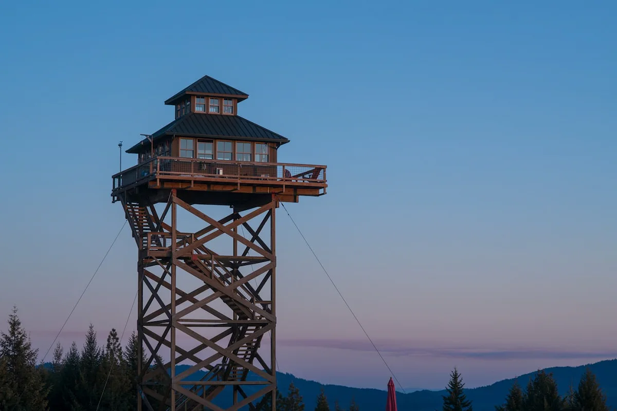 Summit-Prairie-Oregon-Treehouse-Fieldmag